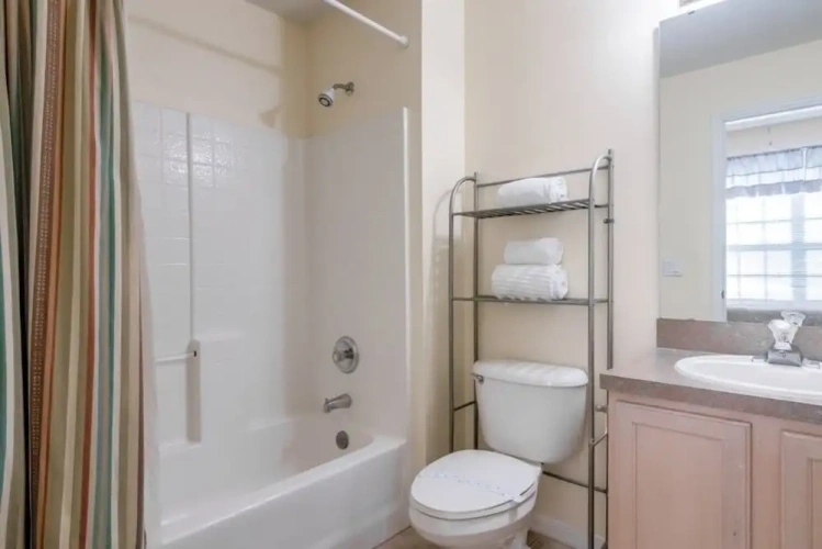 4 Bedrooms Cottage