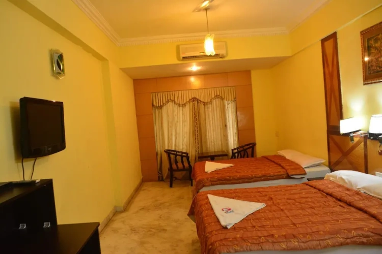 Standard Quadruple room with city view