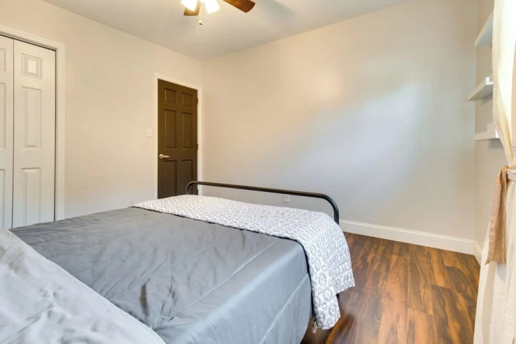 4 Bedrooms Apartment