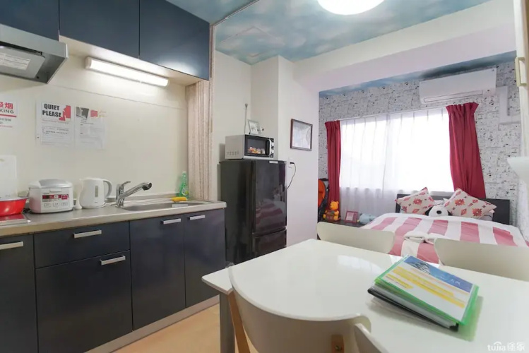 Sunny and Comfortable Apartment 73