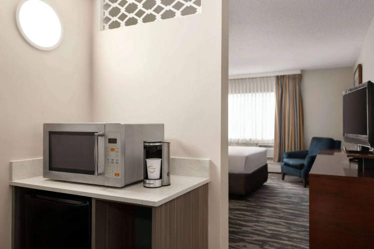 Travelodge By Wyndham Calgary South photo 8