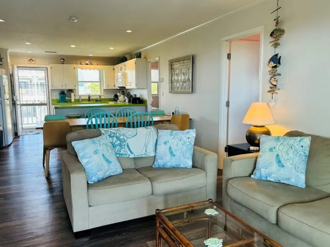 Lime Inn 4 Bedroom Home by RedAwning