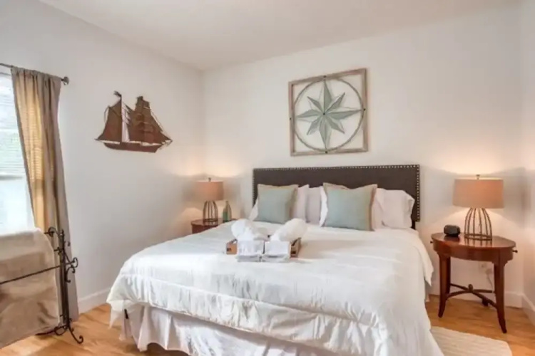 Casa More - Lower 2 Bedroom Home by Redawning