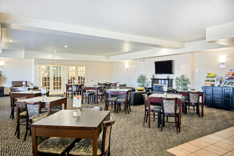 Ramada By Wyndham Prince Albert photo 26