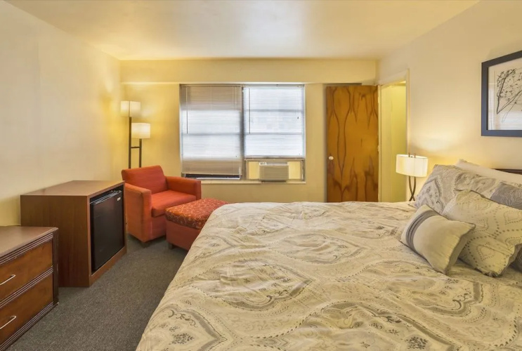 Palm Grove Inn