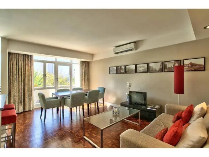 437 St Martini Gardens