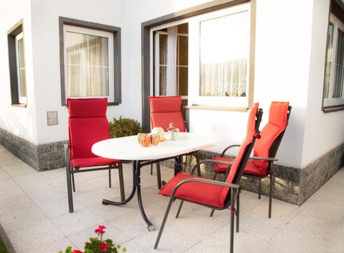 3 Bedrooms Apartment