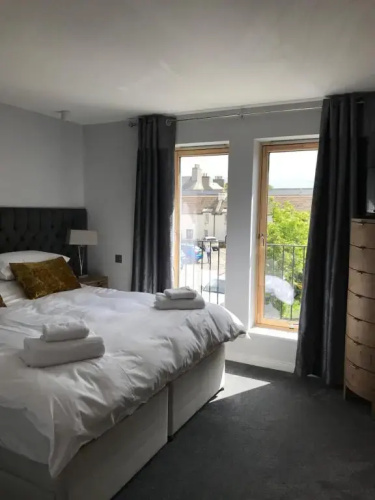 Apt 2, Frasers Close