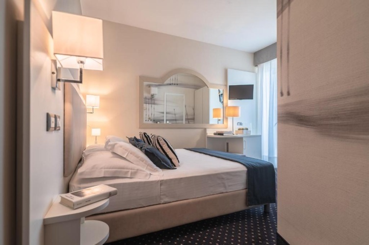 Classic Double room with balcony and with partial sea view