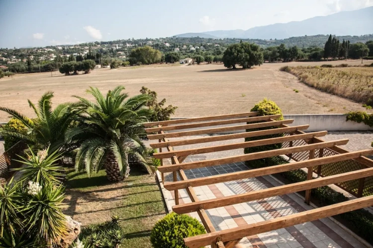 4 Bedrooms Family Villa