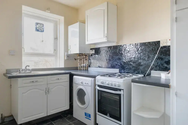 Novelty Suites - Powis Circle