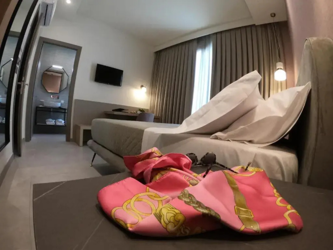 11 Catalani Rooms