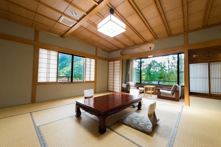 4 Bedrooms Standard Quadruple Family room