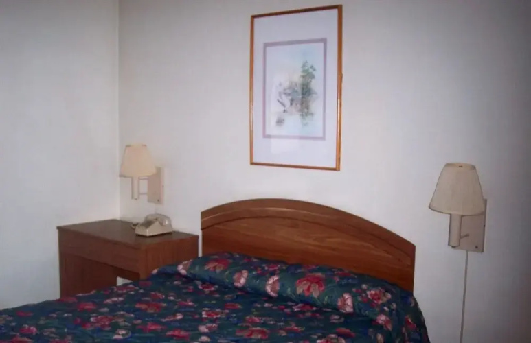 Hillcrest Hotel and Lounge