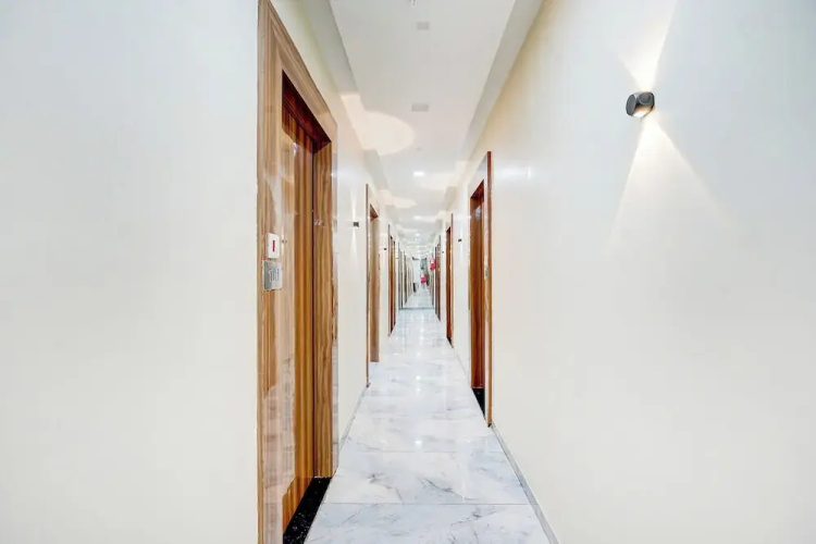 Fabhotel Lake View I