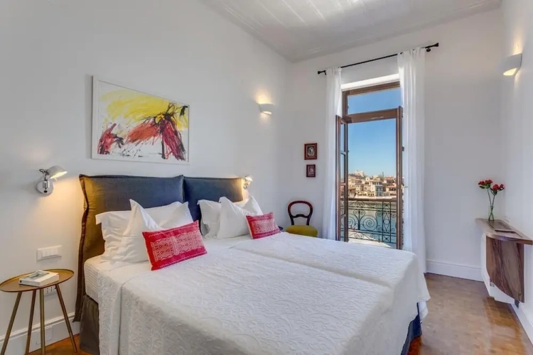 Apartment with balcony and with sea view