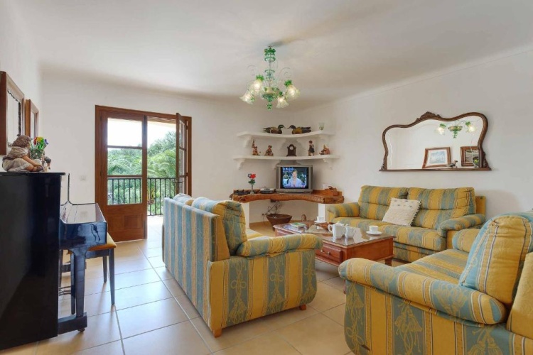 4 Bedrooms Villa