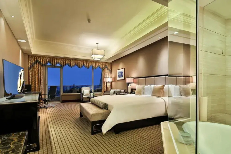 Intercontinental Sancha Lake