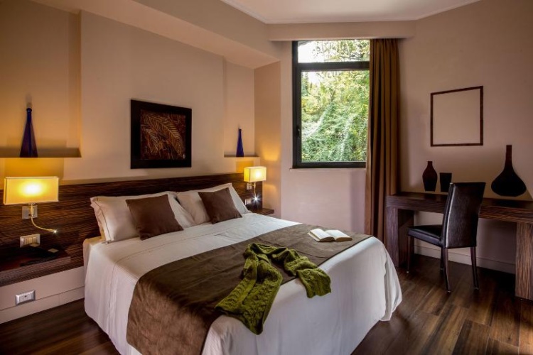 Standard Double room with street view