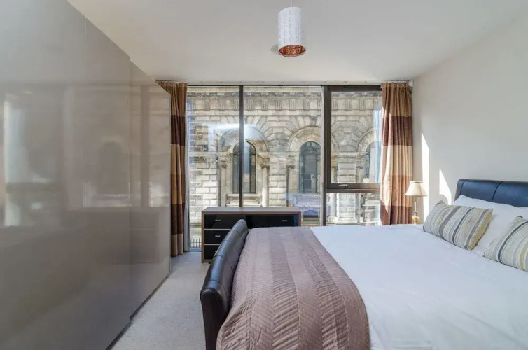 Custom House Square: Cathedral Quarter