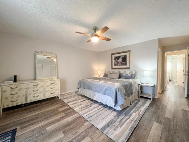708 Queens Grant