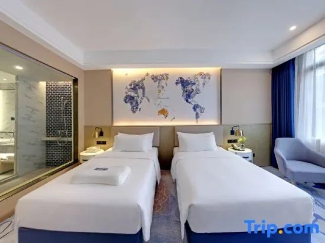 Standard Double room with street view