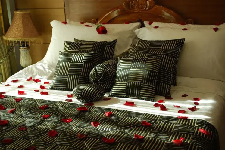 Loona Hotel