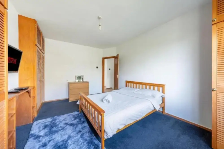 5-bed House - Sleeps 10 - Garden - Parking