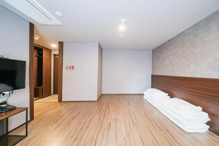 Hotel With Jeju