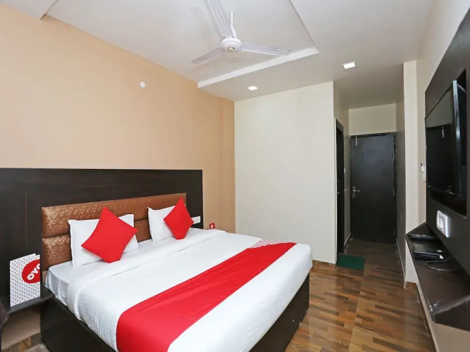 OYO 15098 hotel crystal
