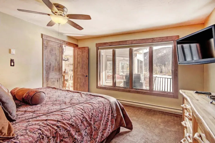1710 The Willows 1 Bedroom Condo by RedAwning