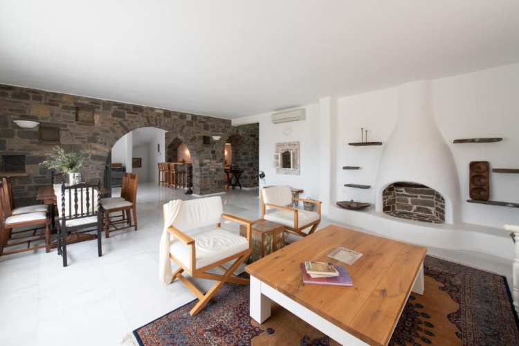 2 Bedrooms Villa