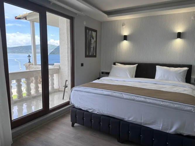 1 Bedroom Standard room with lake view