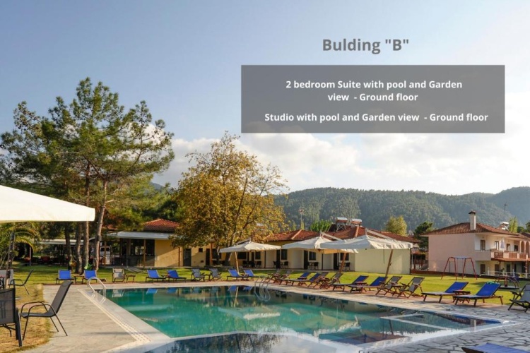 Suite with pool view