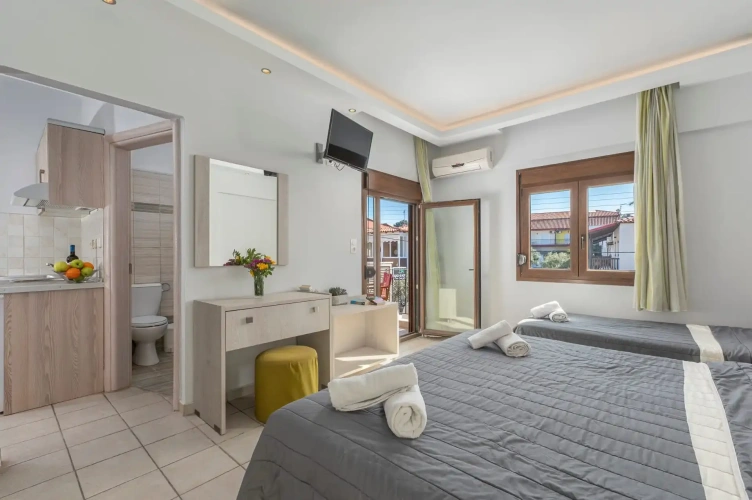 Standard Triple room