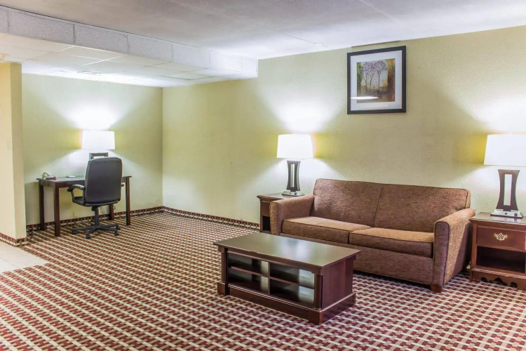 Rodeway Inn & Suites