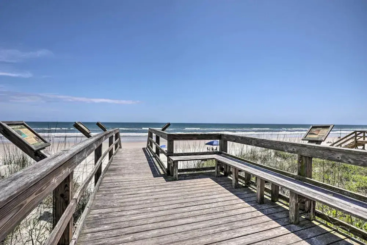 Walk to Crescent Beach: Condo w/ Pool Access