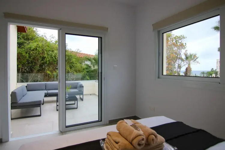 Phaedrus Living: Seaview Studio Suite Lighthouse 52