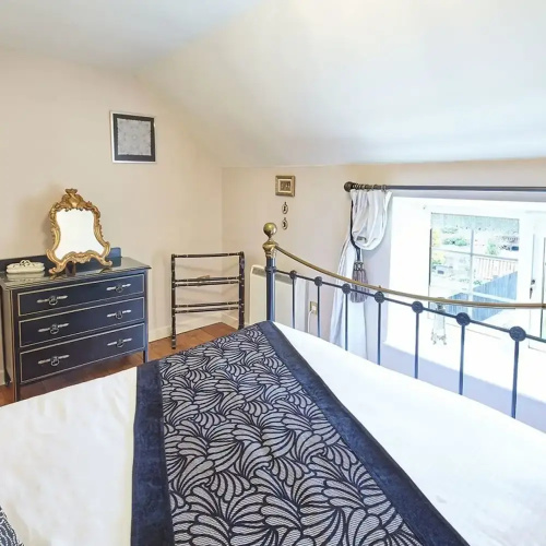 Host Stay Honeysuckle Cottage