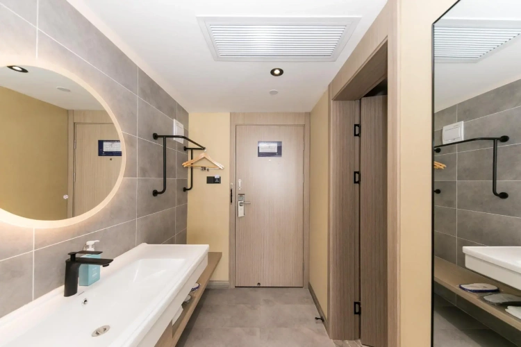 Standard Twin room with view