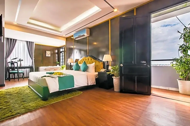 Suite with river view
