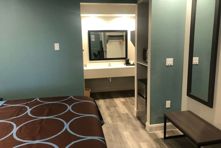 Hotel Blue Spring