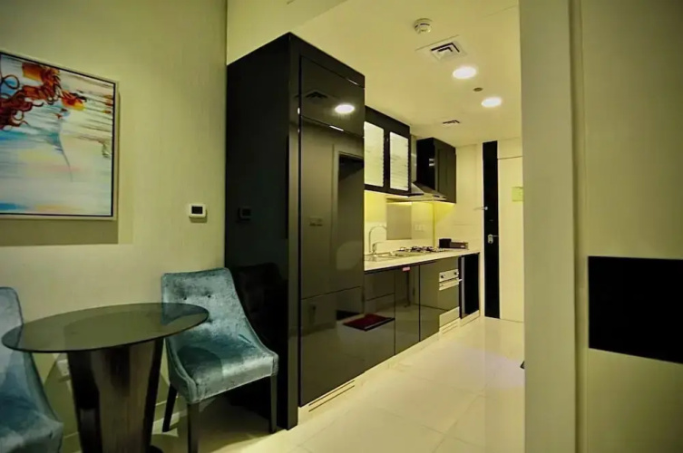 Stunning Studio Dubai with Infinity Pool and Canal View