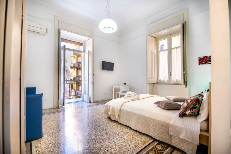1 Bedroom Classic room with balcony and with city view