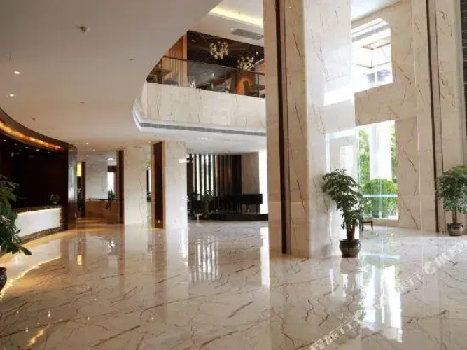 Rowin Grand Hotel