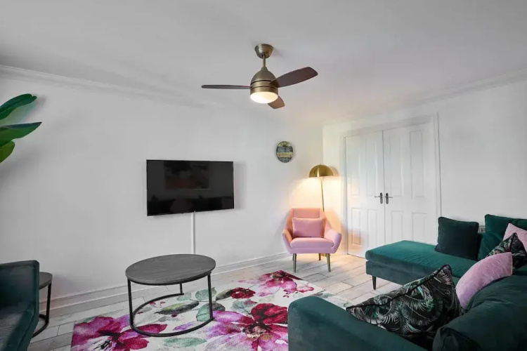 Host Stay Snowdrop Crescent I