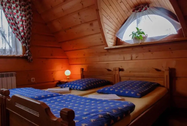 2 Bedrooms Chalet