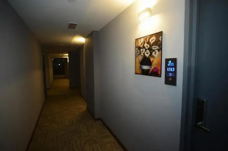 Star-Well Hotel