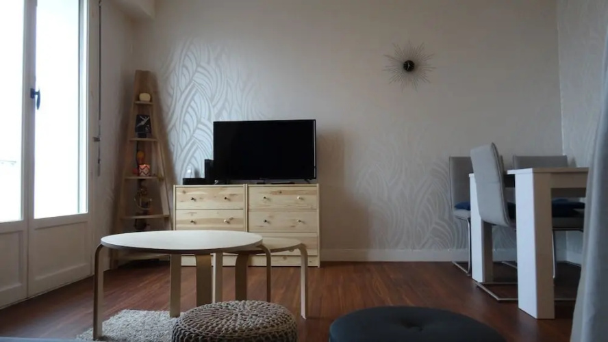 Studio Moderne avec jolie vue