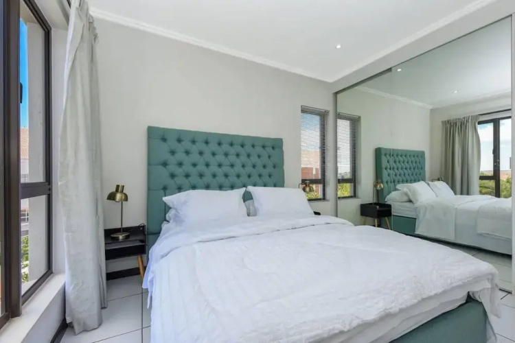 2 Bed Flat - Sleeps 4 - Pool - Garden - Parking